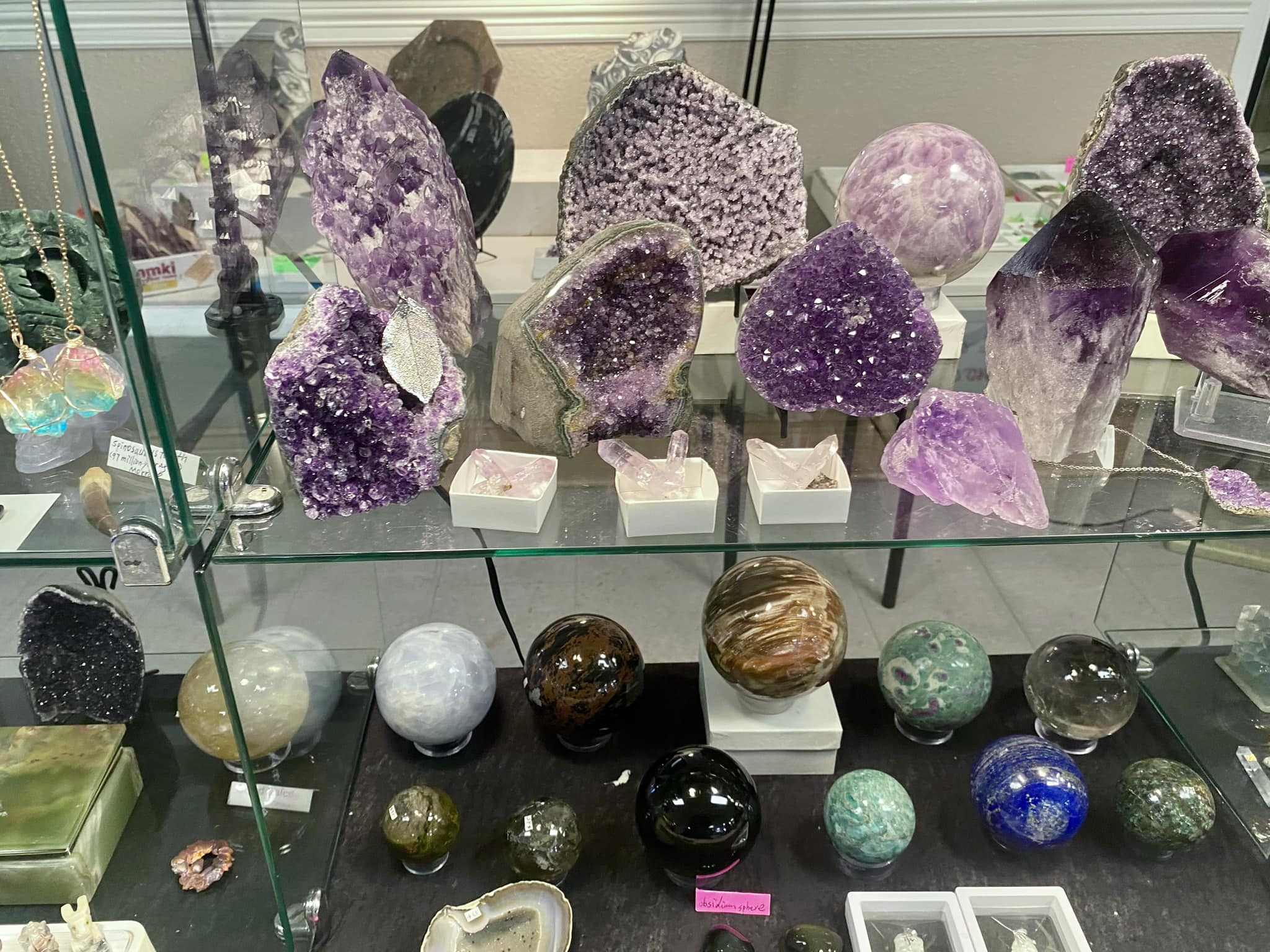 Vendor selling mineral specimens and spheres.